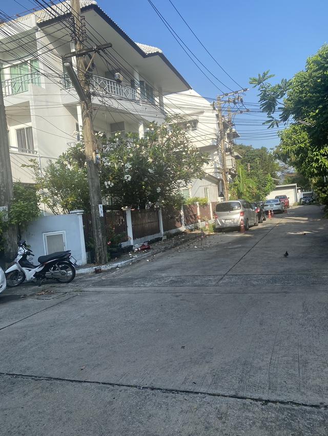 ที่ดิน พร้อมทาวน์โฮม 4 ชั้น ใกล้ รร.บดินทร์เดชา (สิงห์ สิงหเสนี) 3