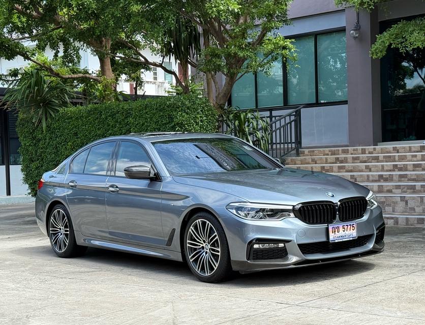 2018 BMW 530I MSPORT ( RARE ITEM ) รถมือเดียว สภาพป้ายแดง วิ่งน้อยเพียง 72,000 กม ไม่เคยมีอุบัติเหตุครับ