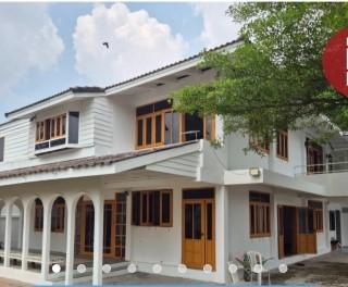 บ้านสวยพร้อมอยู่สองหลังใหญ่บนเนื้อที่กว้าง 550 ตารางวา  ทำเลทองใกล้ถนนเพชรเกษมซอยหมอศรีใกล้โรงเรียนยอแซฟ  10