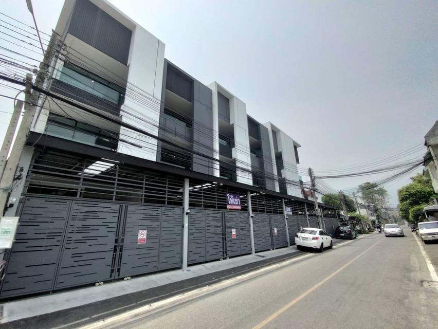 🏠✨ให้เช่าทาวน์โฮม 3 ชั้น สไตร์โมเดิร์นหรู ย่านเศรษฐกิจ ตอบโจทย์ความคุ้มค่า เหมาะสำหรับพักอาศัย หรือ Home office 8