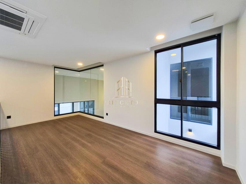 Luxury 3-Storey Modern Home VIVE New Krungthep Kreetha 18