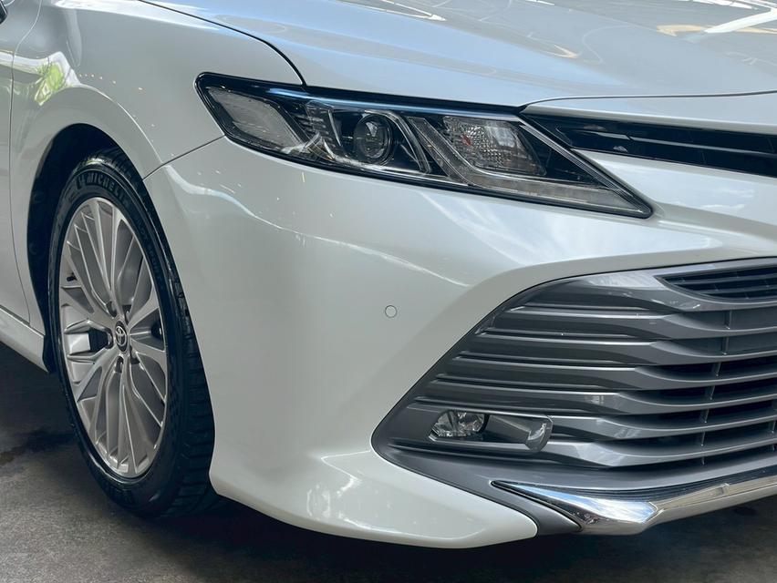 TOYOTA. CAMRY Sedan 4dr SA 8sp FWD 2.5 G Y2020. สีขาว ออโต้