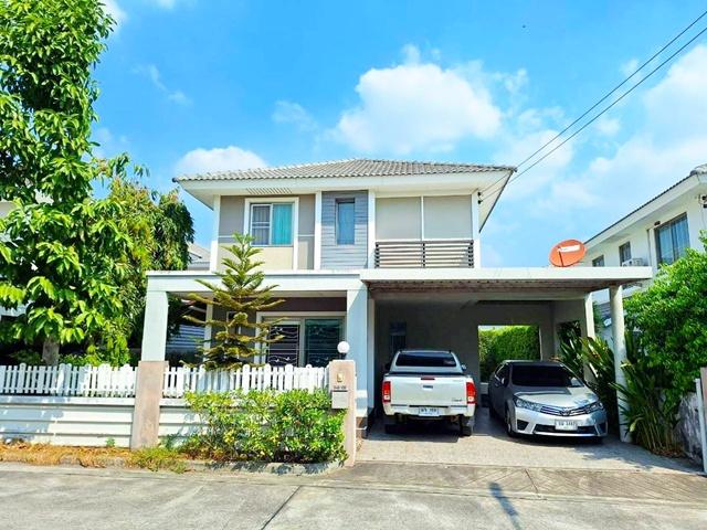 นิคมปิ่นทอง ชลบุรี 3.8 กม เจปาร์ค ศรีราชา 3.7กม. บ้านเดี่ยว 2ชั้นหรูหรา จัดเต็มเฟอร์ฯ 45ตร.ว.180ตร.ม. 3นอน 3น้ำ.รพ.สมิติ 1