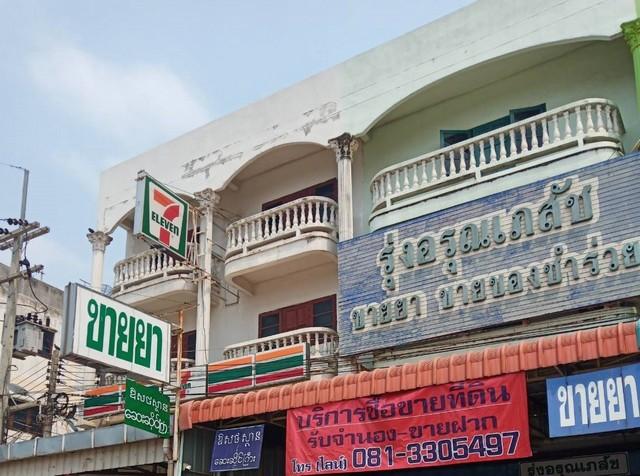 ขายอาคารพาณิชย์ ติดถนนหกเลน สาย 3122 (3304) ทำเลดี ย่านการค้า ใจกลางชุมชน (ติดเซเว่นด้วย) อยู่ที่ ต.บ้านโพธิ์ อ.บ้านโพธิ์ จ.ฉะเชิงเทรา 3