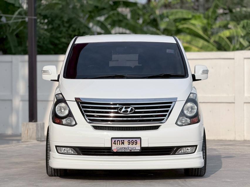 ปี 2011 HYUNDAI GRAND STAREX, 2.5 VIPโฉม ปี10-18 สีขาว