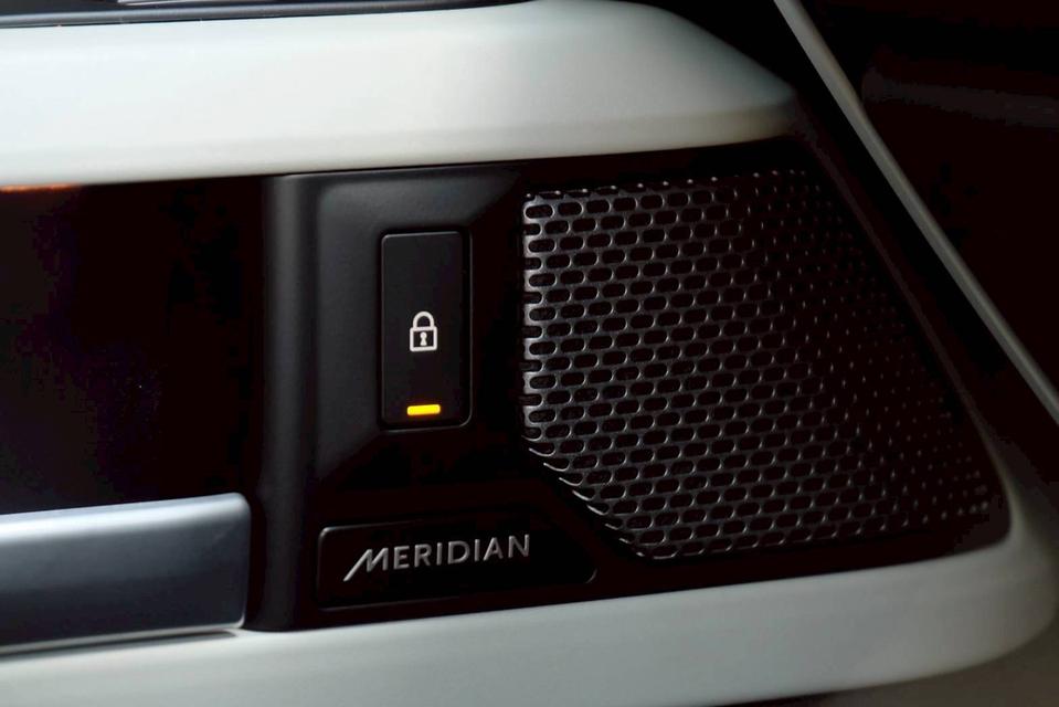 รหัสรถ PR5999 Land Rover Defender (110) P400e ปี 2022 14