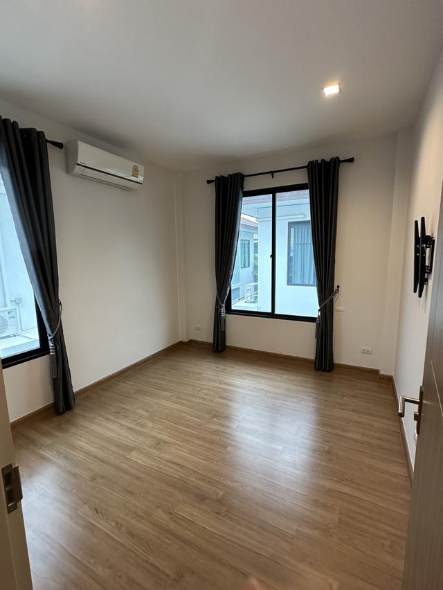 ขาย…บ้านเดียว สองชั้นตกแต่งเรียบร้อย หมู่บ้านวิสดอมกรีนทาวน์ 2 เพชรเกษม 69 ถนนเลียบคลองภาษีเจริญฝั่งใต้ เข้าออกบ้านง่าย อยู่ ซอย 2 1