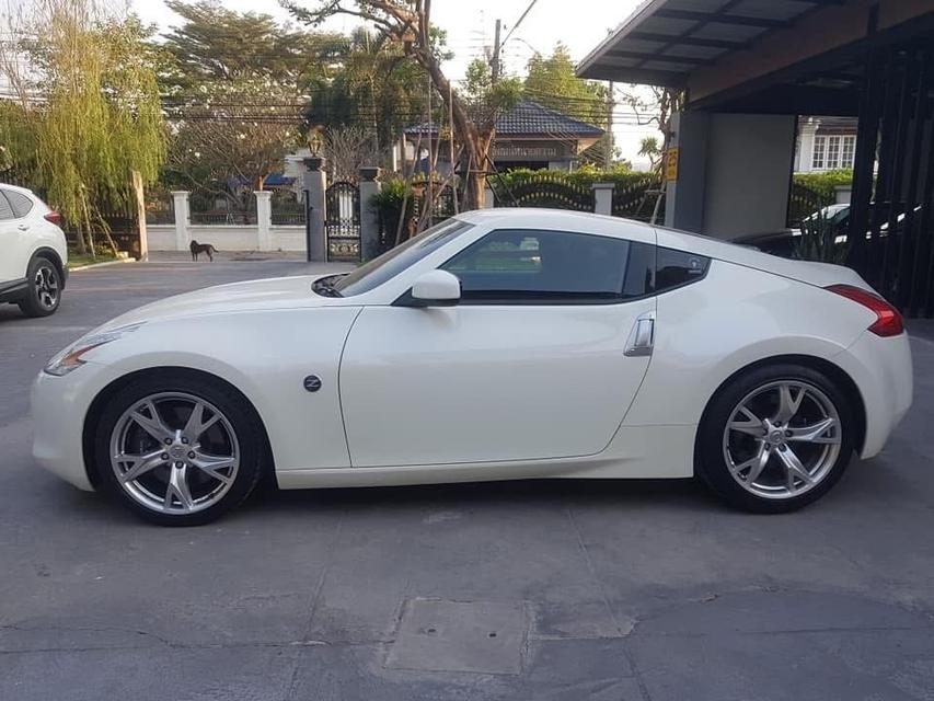 Nissan 370 MT สีขาว ปี 2010 5