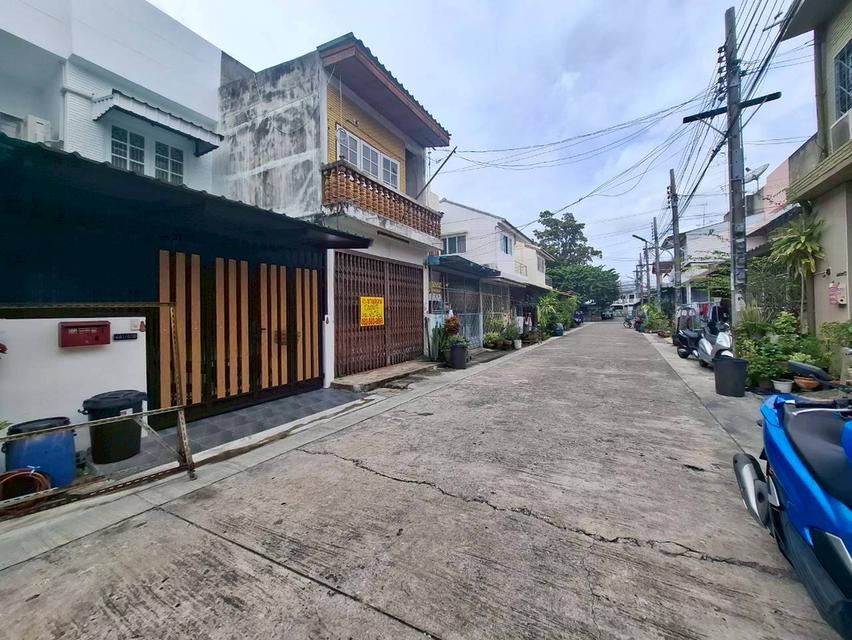 ขายบ้าน 2 ชั้น หมู่บ้านจรัญวิลล่า 1 ซอยจรัญสนิทวงศ์ 37 3