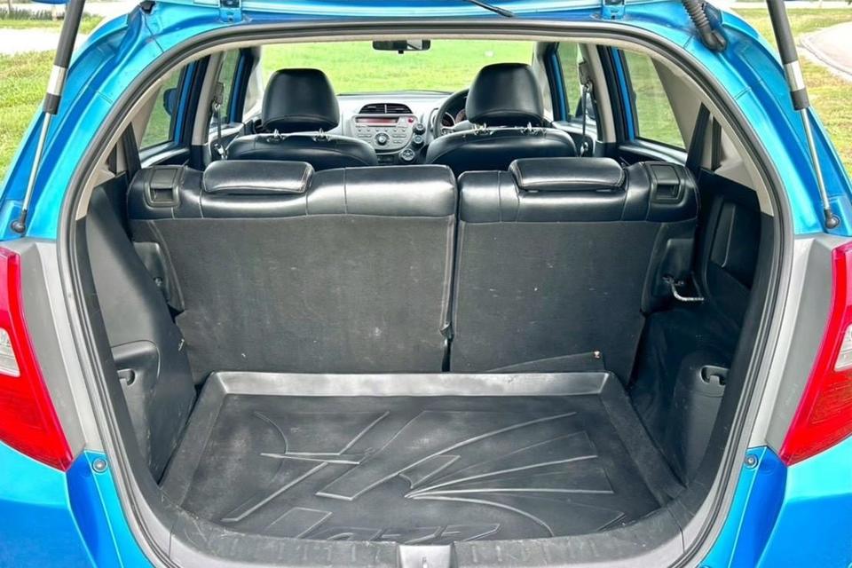 Honda Jazz 1.5V i-VTEC เบนซิน เกียร์ออโต้ ปี2013 16