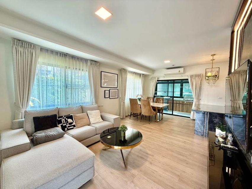 ให้เช่าทาวน์โฮม Indy 5 บางนา Km.7 35 ตร.วา 164 ตรม.  4 นอน 4 น้ำ บ้านสวยพร้อมอยู่ ทำเลดีใกล้เมกะบางนา 5 นาที บ้านหัวมุมไ 2