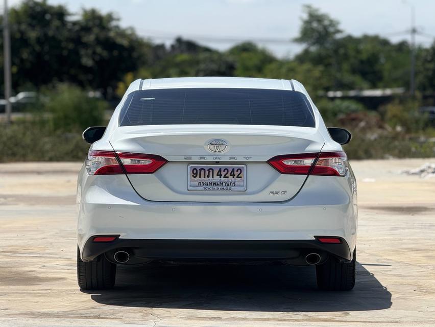 TOYOTA. CAMRY  Sedan 4dr SA 8sp FWD 2.5 G  Y2020. สีขาว 8