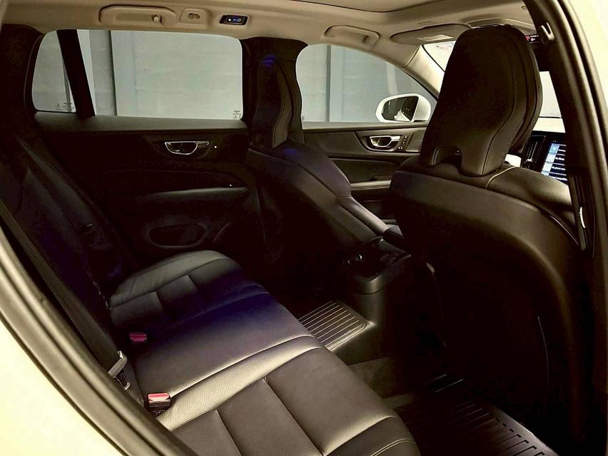Volvo V60 T8 Inscription 4WD Wagon ปี 2020 9