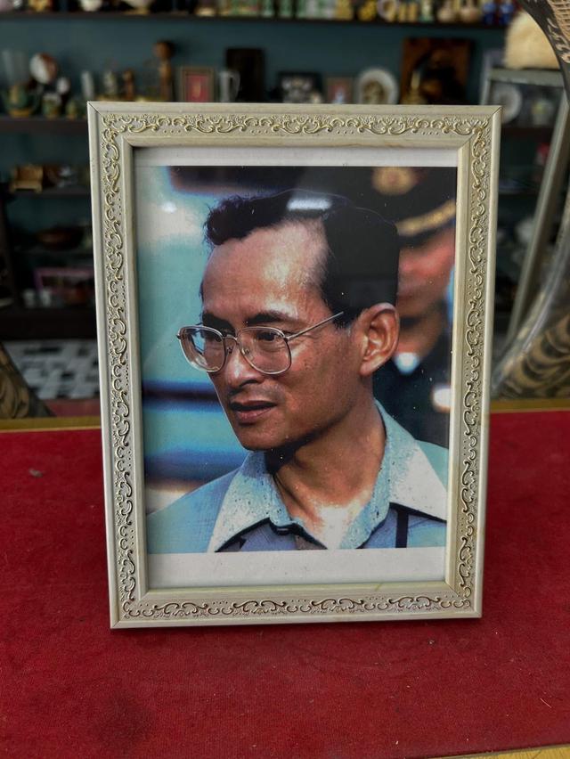 ภาพในหลวงรัชกาลที่ 9 พร้อมกรอบ 2