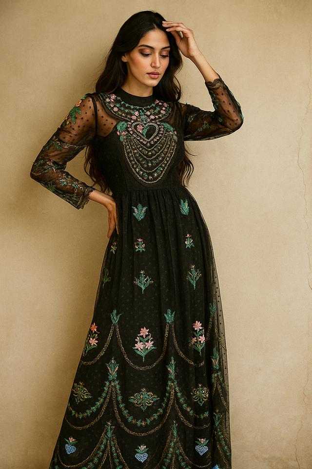 ชุดเดรสตาข่ายปักลายดอกไม้สไตล์ ราชนิกุล"Royal Garden Embroidered Tulle Gown"_@SP002