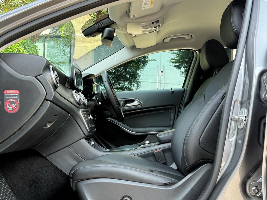 2017 BENZ GLA200 รถมือเดียวออกป้ายแดง รถวิ่งน้อย เข้าศูนย์ตามระยะ รถไม่เคยมีอุบัติเหตุครับ รูปที่ 13