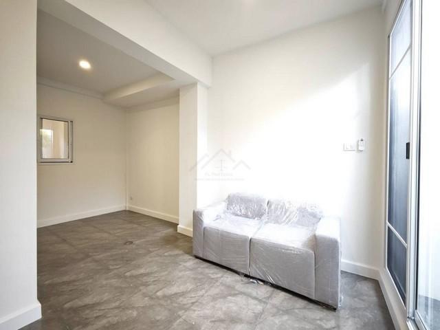 ให้เช่า ขาย ทาวน์เฮาส์ 2 ชั้น ซอยโชคชัย 4 ซอย 55 รีโนเวทใหม่ Fully Furnished พร้อมอยู่ 13