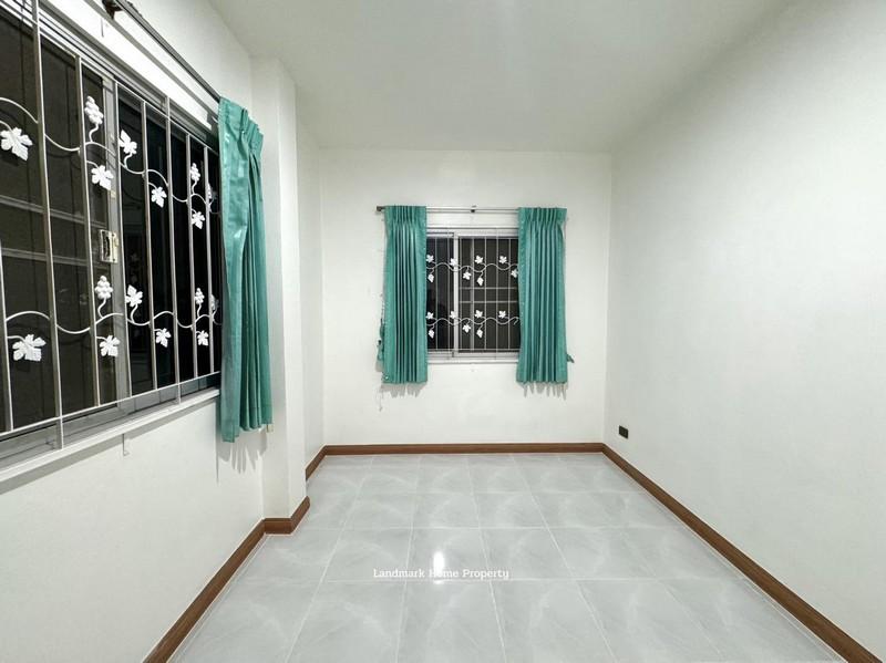 LM24-0221 ขายทาวน์เฮ้าส์ 2 ชั้น หลังมุม รีโนเวทใหม่ มบ.ณนนท์ ซอยวัดลาดปลาดุก เนื้อที่ 29.7 ตรว 3นอน 2น้ำ 5