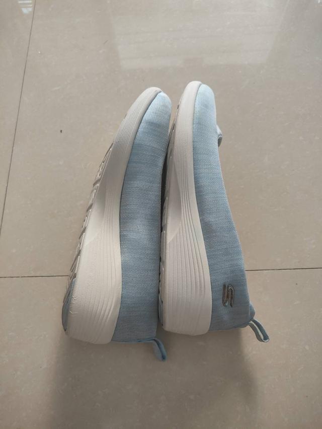 รองเท้า sketchers สีฟ้า 2