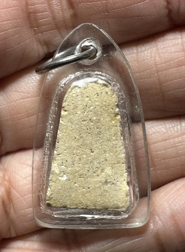 ล.ป.ทวด เนื้อขาว เลี่ยมเดิม ไพอมีอายุความเก่าม่ทราบที่