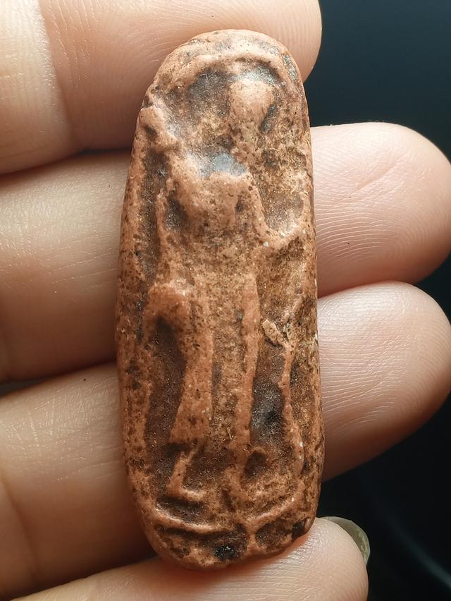 พระสิวลีเนื้อดินมีมวลสารหลังมียันต์