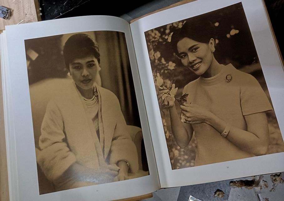 หนังสือในหลวง 12