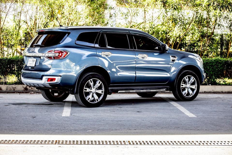 Ford Everest 2.2 Titanium Sunloof ปี 2017 สีฟ้า มือเดียวป้ายแดง