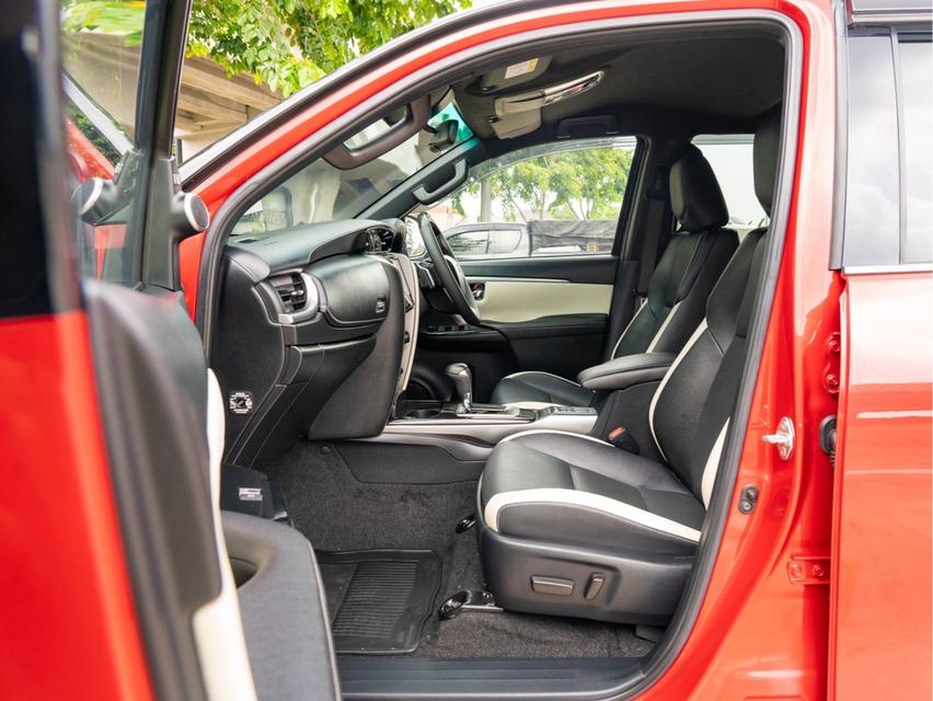 Toyota Fortuner 2.8 Legender 4WD ปี : 2021 10