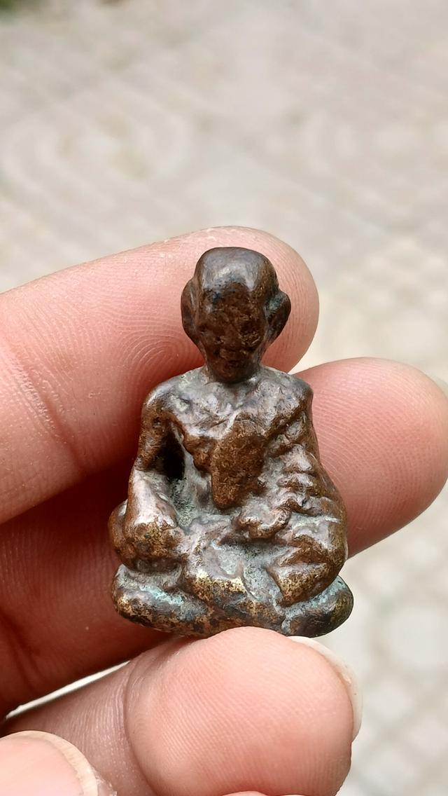 รูปหล่อโบราณ หลวงพ่อจง