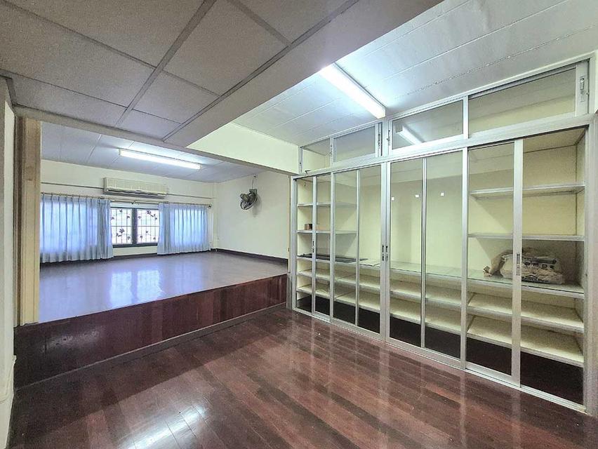 ให้เช่าตึก 4.5 ชั้น พหลโยธิน 54/4 แยก 3 9