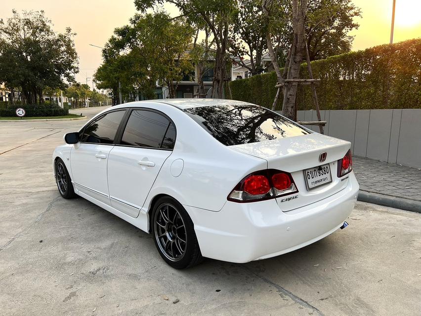 2011 Honda Civic FD ออโต้ สีขาวภายในดำหายาก รถสวยมาก รูปที่ 4