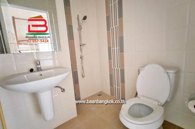 ทาวน์โฮม หลังมุม โกลเด้นทาวน์ วัชรพล-สุขาภิบาล 5 เนื้อที่ 31 ตรว. ใกล้บิ๊กซี สุขาภิบาล 5 ถนนสุขาภิบาล 5 แขวงออเงิน เขตสายไหม 8