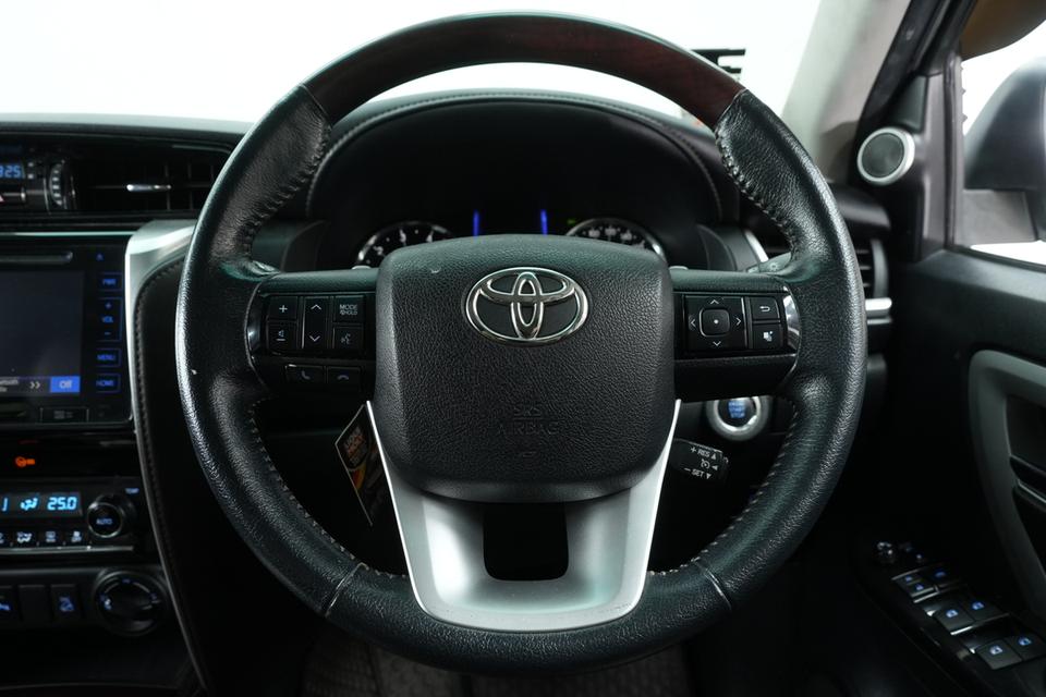 2018 TOYOTA FORTUNER 2.4 V 4WD SUV สีขาว ไมล์ 181334 กม. 9