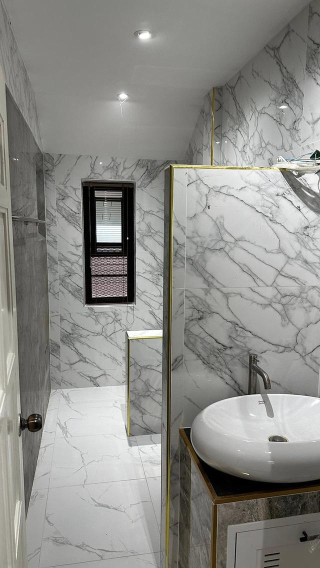 🏡 บ้านเดี่ยวชั้นเดียวหลังใหญ่ สไตล์โรมัน ทำเลเศรษฐกิจหลัก เดินทางสะดวก #สันกำแพง ราคา 60,000 บาท/เดือน ✨ 清迈山甘烹单层独栋罗马风格别墅出租 6 卧室 6 卫生间 – 租金 60,000 泰铢/ 12