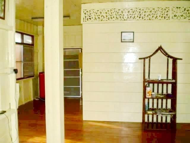 บ้านไม้สัก 2 ห้องนอน รพ.เมืองลำปาง 300 ม.ให้เช่า คฤหาสน์ 2 ห้องน้ำ ใกล้ตลาดเทศบาลเมืองลำปาง 900 ม. ที่ดิน 150 ตร.ว. 600 3