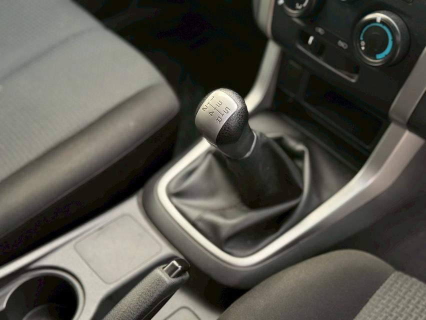 IISUZU DMAX Y2014 Pickup 2dr Ext. Cab Hi-Lander L Man. 5sp RWD 2.5DCT สีดำ Y2014.  เกียร์ธรรมดา  15