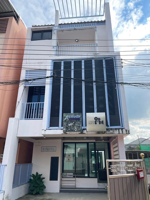 🔥 ขายด่วน! ทาวน์โฮม 3 ชั้น หลังมุม ทำเลทอง ลาดพร้าว 18 แยก 4 🔥 | MRT 700 ม. | Home Office ได้ | มีห้อง Studio 2