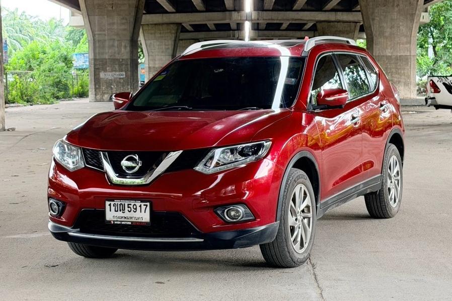 2015 Nissan X-Trail 2.5 V Sunroof 4WD AT รุ่นท๊อป ออฟชั่นครบ พร้อม Sunroof