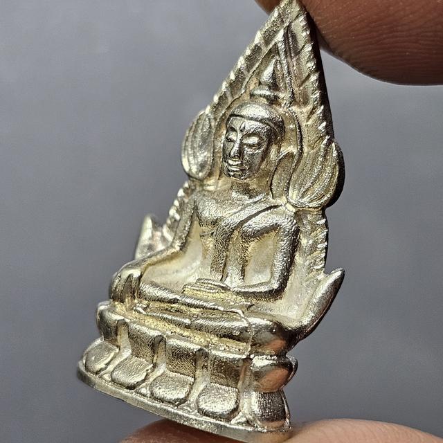 พระพุทธชินราช ลอยองค์ เนื้อเงิน พิมพ์เล็ก กรมตำรวจรุ่นแรก รุ่น “ประวัติศาสตร์” พ.ศ.2562 พร้อมกล่องเดิม รูปที่ 5