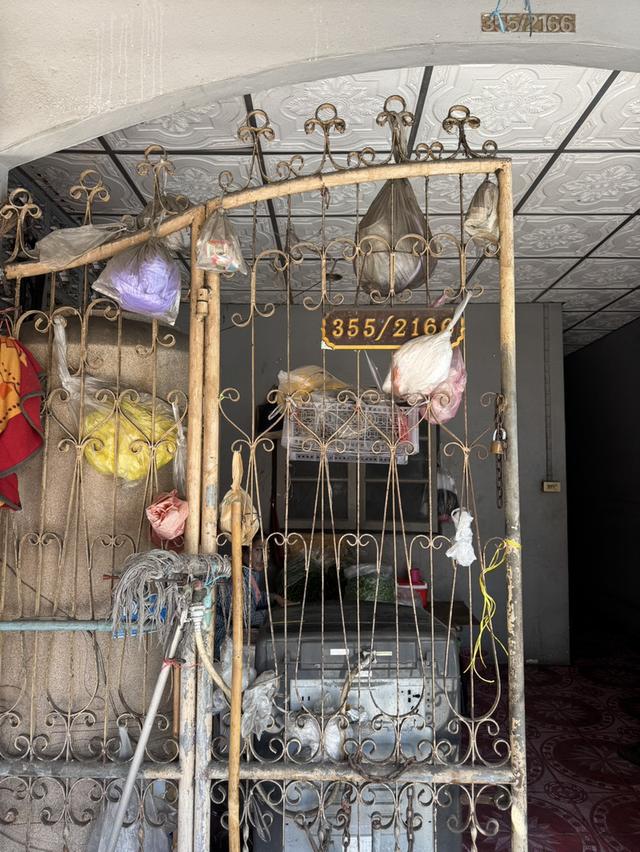 ทาวน์เฮ้าส์ 2 ชั้น ทำเลทอง ใจกลางตลาดสี่มุมเมือง เหมาะสำหรับนักลงทุน ปล่อยเช่าต่อได้ทันที มีรายได้สม่ำเสมอ 10