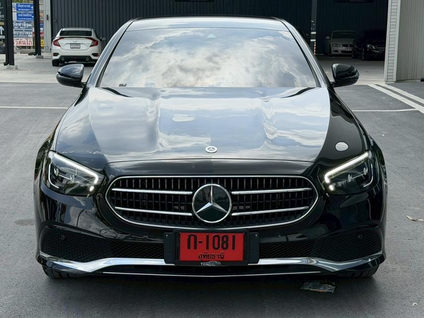 Mercedes-Benz E300e Avantgarde Facelift 2024 สีดำ มีไฟแนนซ์เหลือเปลี่ยนสัญญาผ่อนต่อได้ไม่ต้องใช้เงินออกรถ รูปย่อยที่ 2