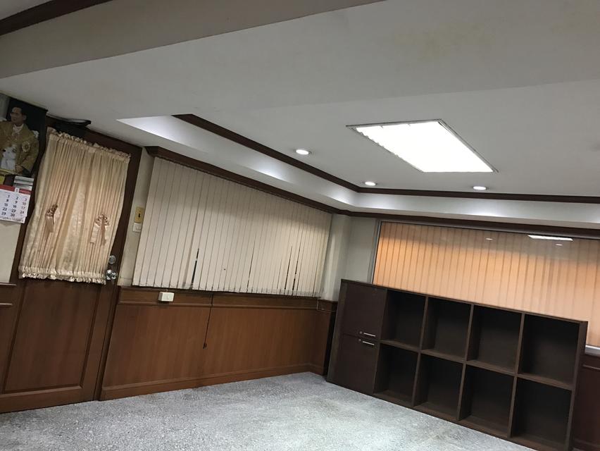 ตึกสองคูหา 3ชั้นครึ่ง หมู่บ้านพรทวี วิลล่า4 เลียบคลองทวีวัฒนา 4