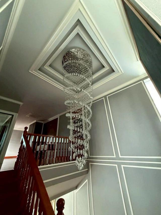 🏰✨ ขาย/เช่า คฤหาสน์หรูปลูกสร้างเอง (1 ไร่) พื้นที่ใช้สอยกว่า 750 ตร.ม. พร้อมสระว่ายน้ำส่วนตัว บิ้วอินหรูทั้งหลัง ใกล้รถไฟฟ้าสายสีชมพู! 8