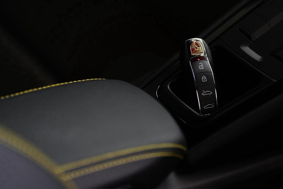 Porsche 718 Cayman T (Light Weight) 2022 สภาพของรถเหมือนป้ายแดงกลิ่นความเป็นรถใหม่ยังอยู่ ออกศูนย์ AAS รูปที่ 7