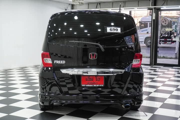 HONDA FREED สีดำ 5