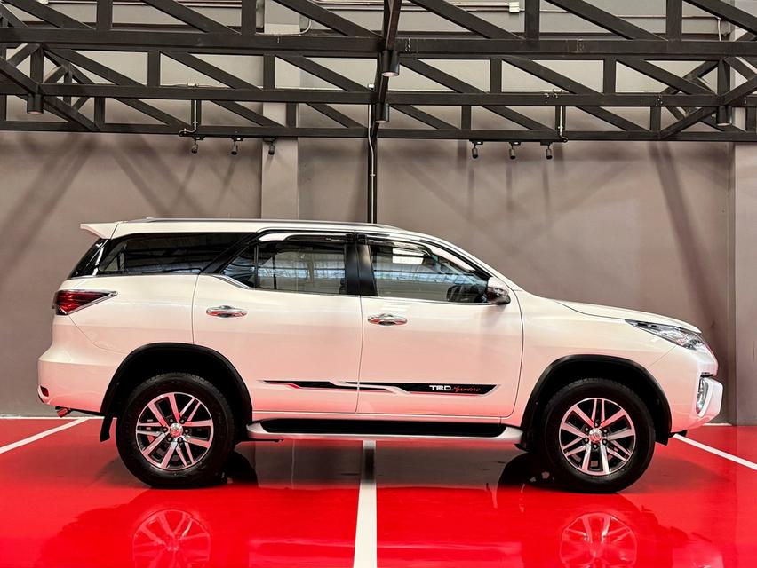 2020 TOYOTA FORTUNER 2.4V รถมือเดียวออกป้ายแดง รถวิ่งน้อย ประวัติศูนย์ครบ ไม่เคยมีอุบัติเหตุครับ