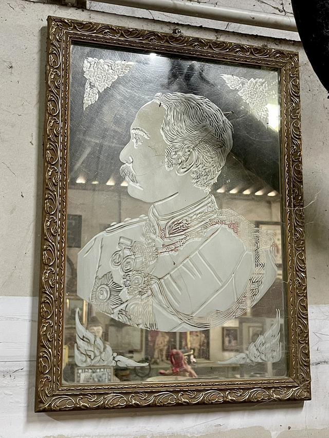 ภาพแกะสลักในหลวงรัชกาลที่5 บนแผ่นกระจก กรอบรูปในหลวงรัชกาลที่5 ชิ้นใหญ่ แขวนผนัง รูปที่ 3
