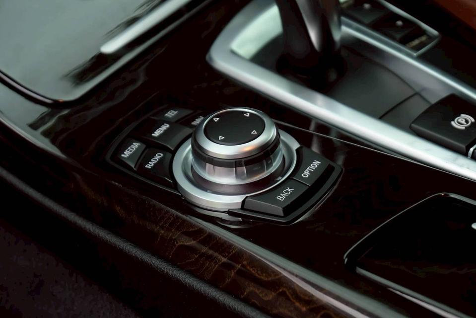 รหัสรถ PR5875 Bmw F10 520i LCI Twin Turbo ปี 2013 17