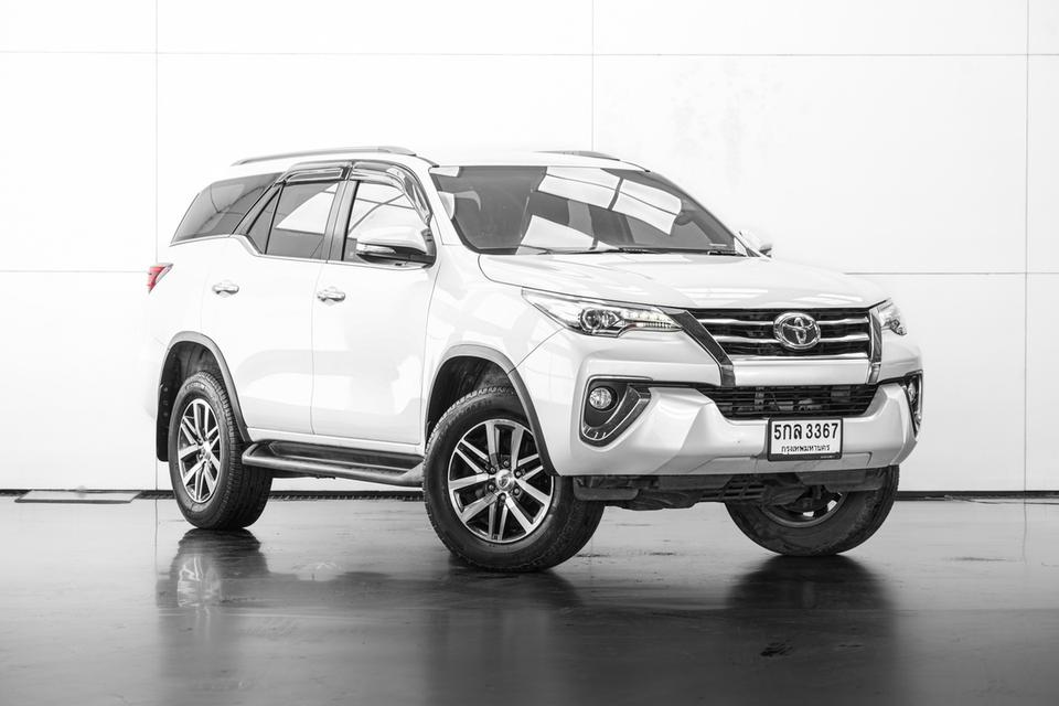 2016 TOYOTA FORTUNER 2.4 V 4WD SUV สีขาว ไมล์ 165303 กม.