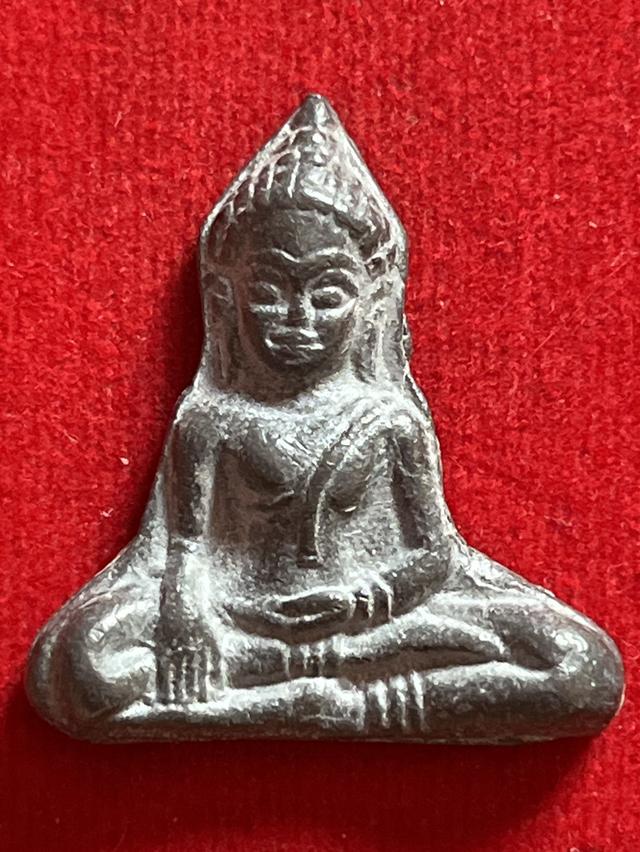 พระร่วงนั่ง เข่ากว้าง กรุเขาพนมเพลิง สุโขทัย เนื้อชินเ งิน !!
